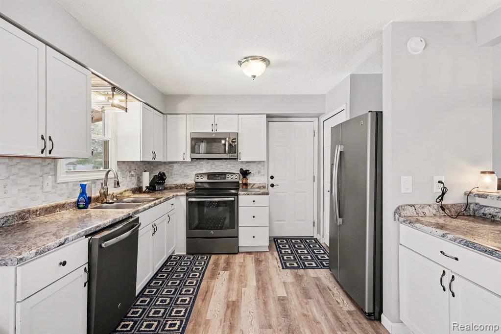 9184 Chesterfield Drive, Swartz Creek, MI 48473 — Photo 5