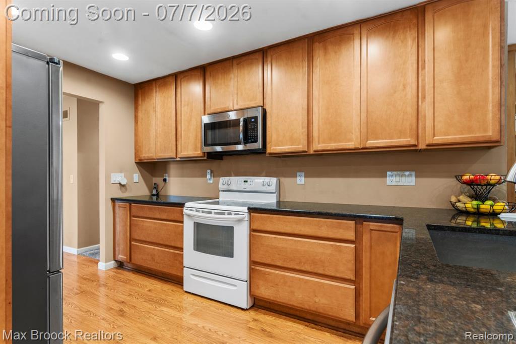 45361 Indian Creek Drive, Canton, MI 48187 — Photo 8
