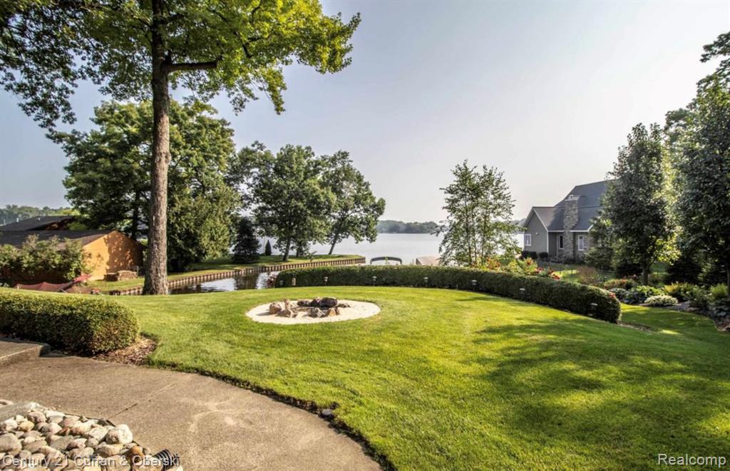 8308 Peninsular Drive, Fenton, MI 48430 — Photo 44