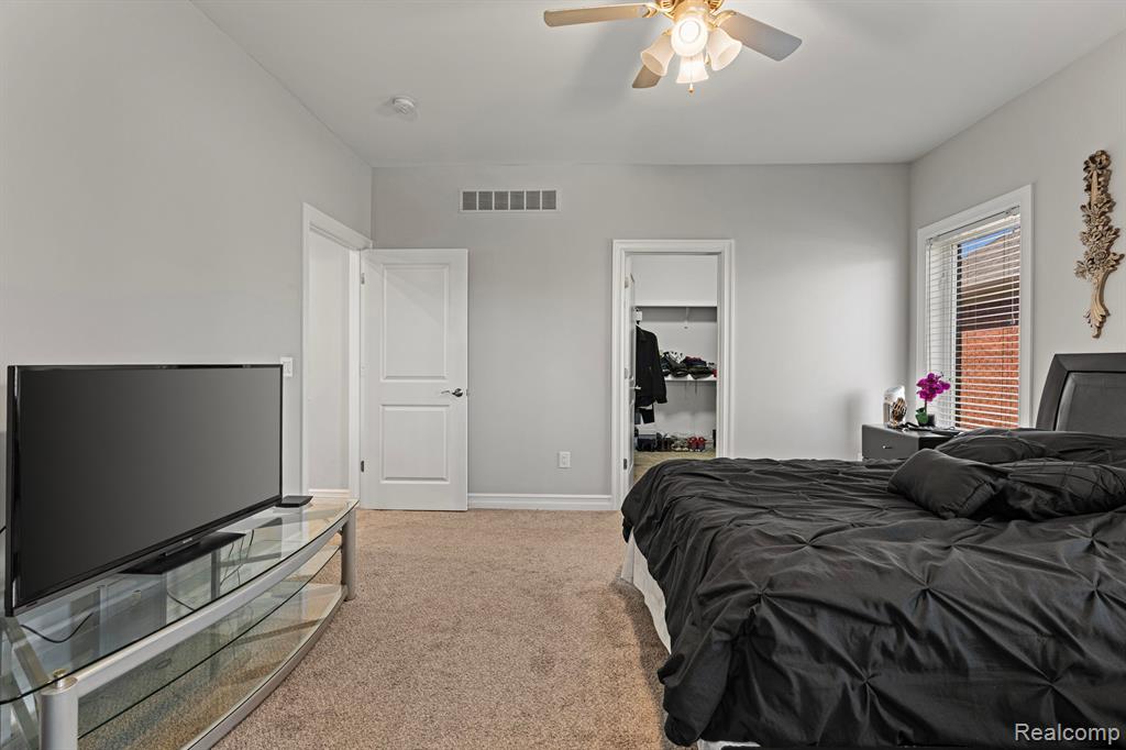 49626 MANISTEE Drive, Chesterfield, MI 48047 — Photo 13