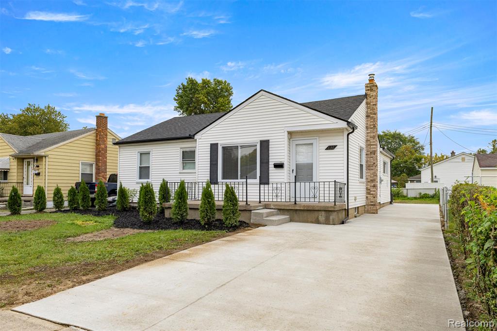 836 Garden Street, Garden City, MI — front exterior
