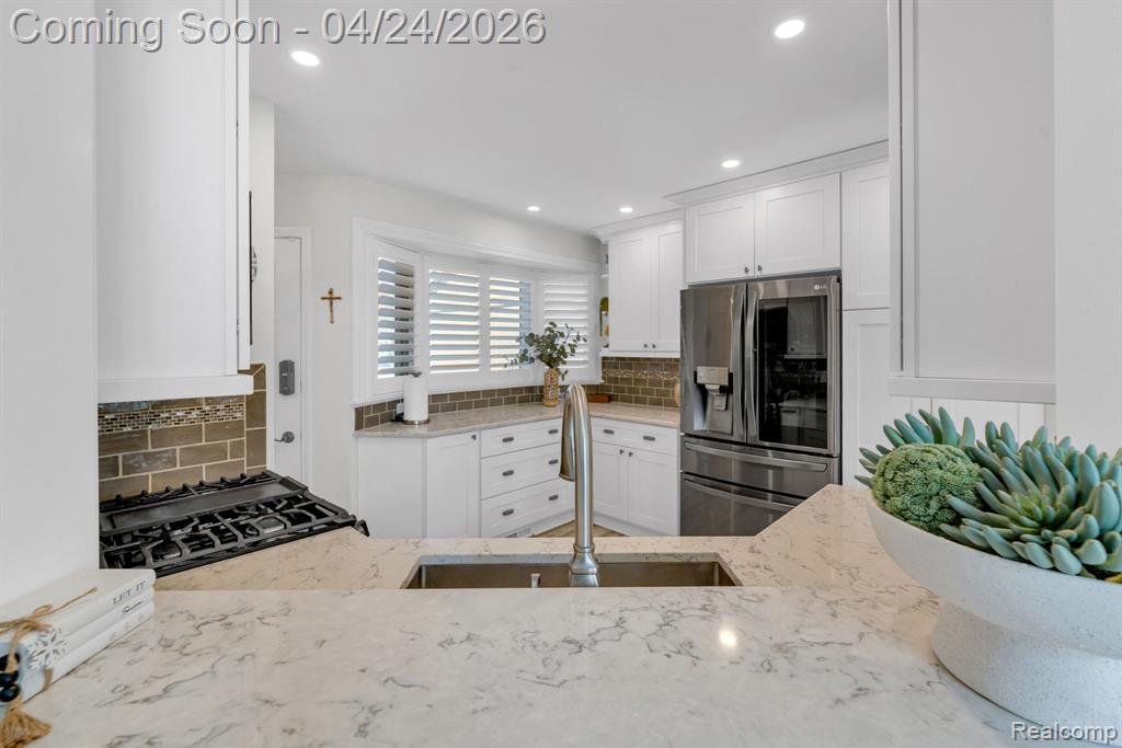 9859 Hawthorne Glen Drive, Grosse Ile, MI 48138 — Photo 13