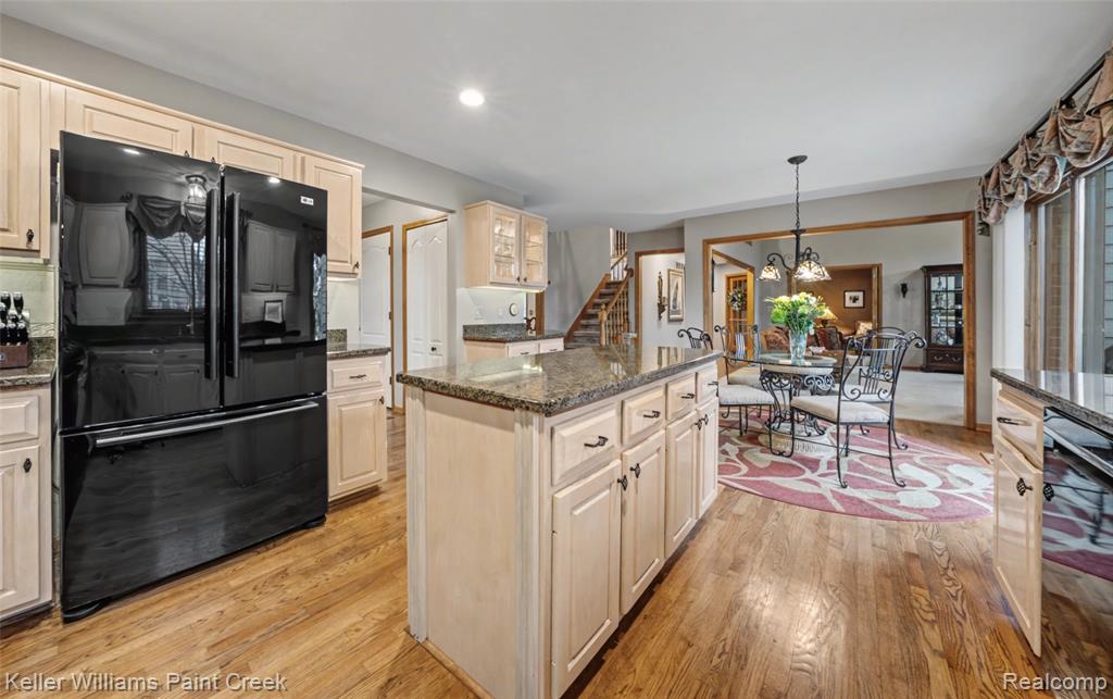 247 Glenmoor Drive S, Rochester, MI 48307 — Photo 9