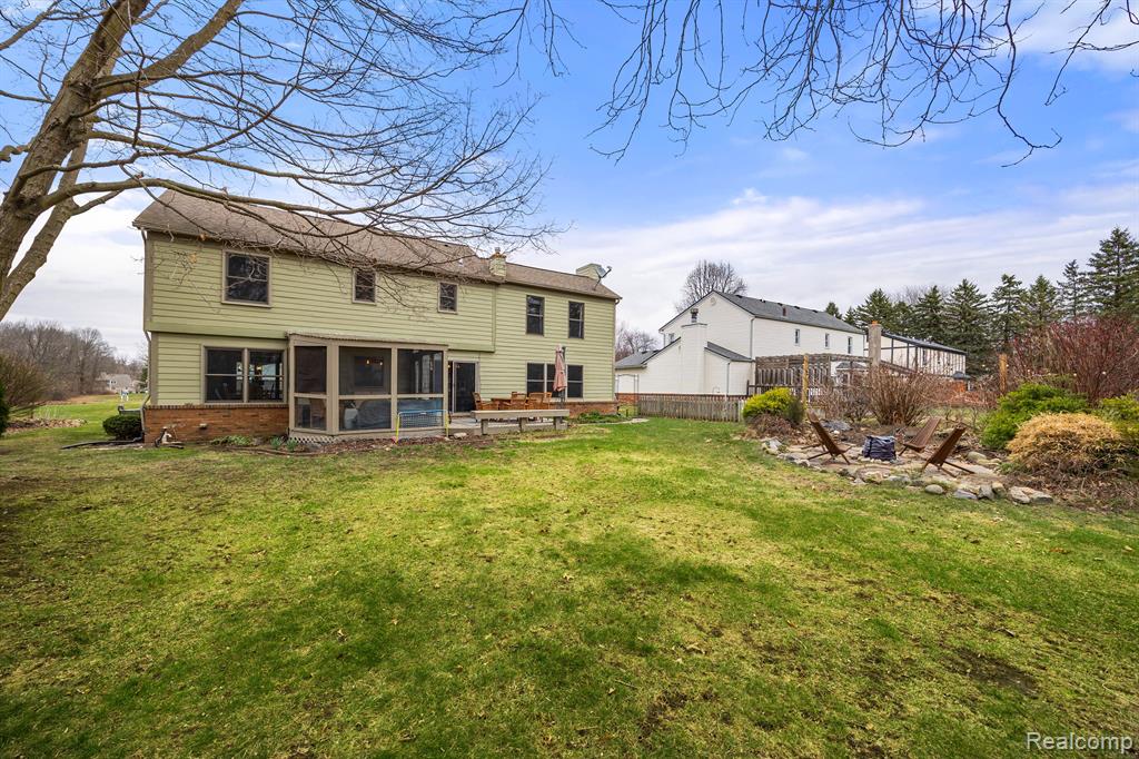 9043 Woods Edge Drive, Commerce Twp, MI 48382 — Photo 46