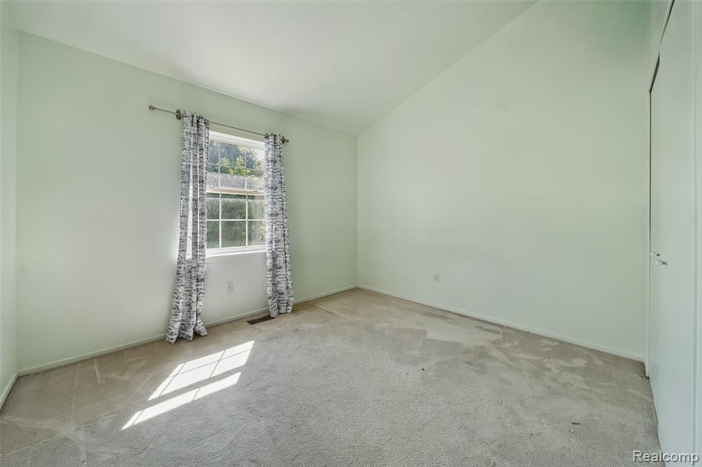 870 Huntclub Boulevard, Auburn Hills, MI 48326 — Photo 17