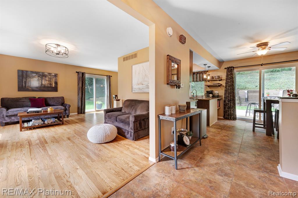 9003 SPENCER Court, Brighton, MI 48116 — Photo 9