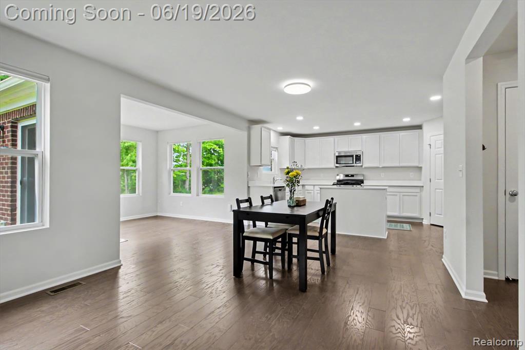 14502 Laurelwood Drive, Belleville, MI 48111 — Photo 10