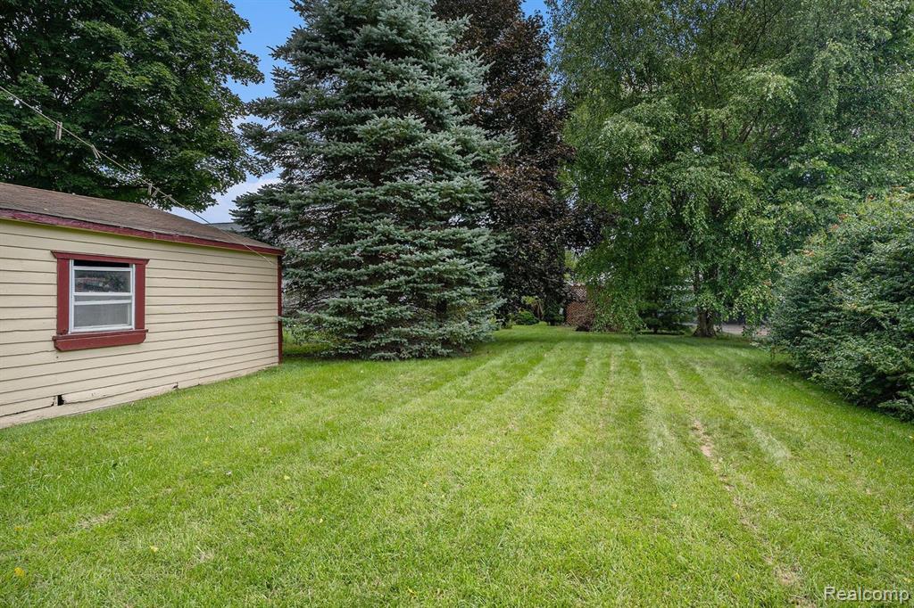110 LAKE Street, Holly, MI 48442 — Photo 22