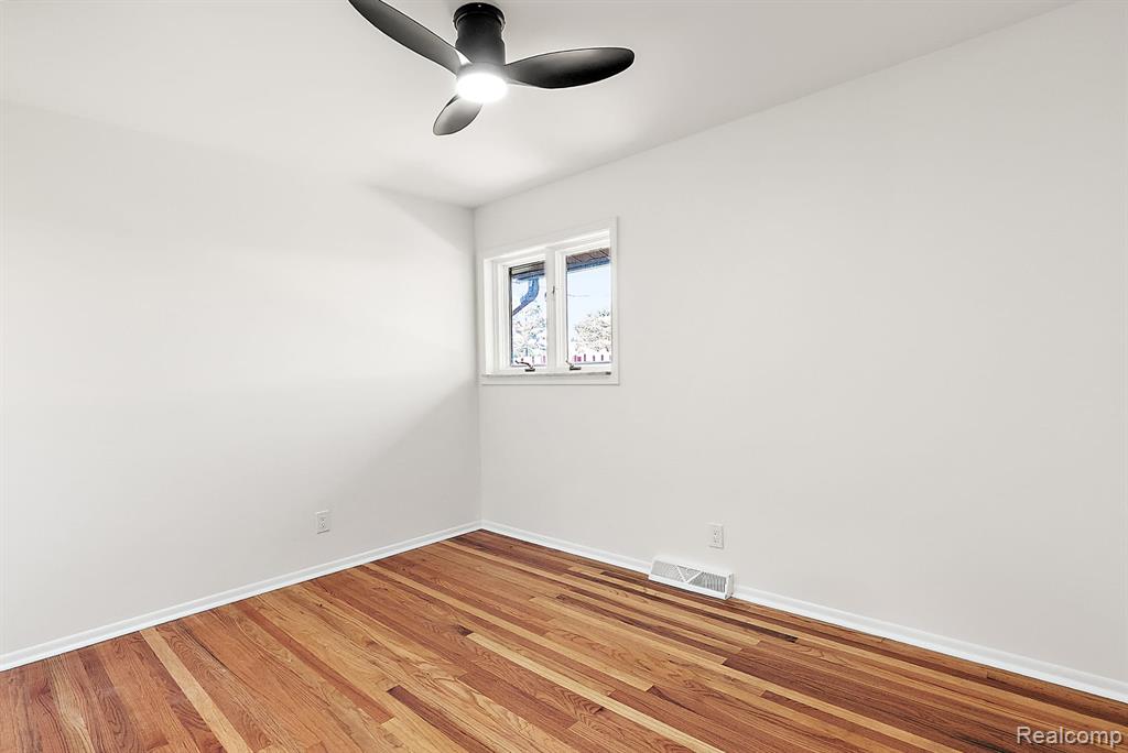 31031 Champine Street, Saint Clair Shores, MI 48082 — Photo 24