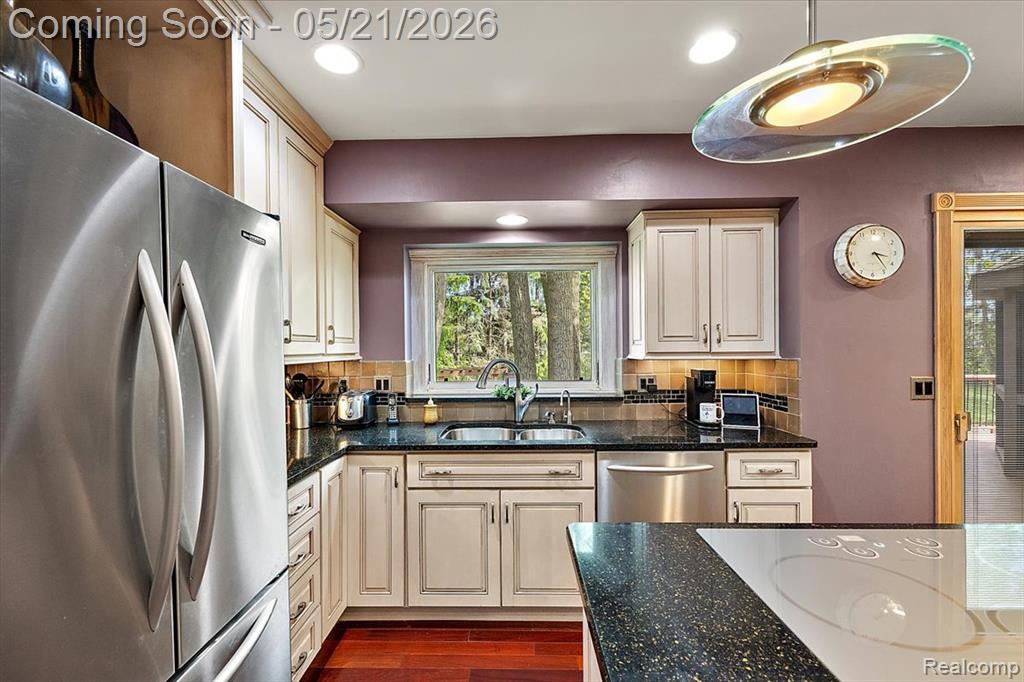 33891 Yorkridge Street, Farmington, MI 48331 — Photo 40