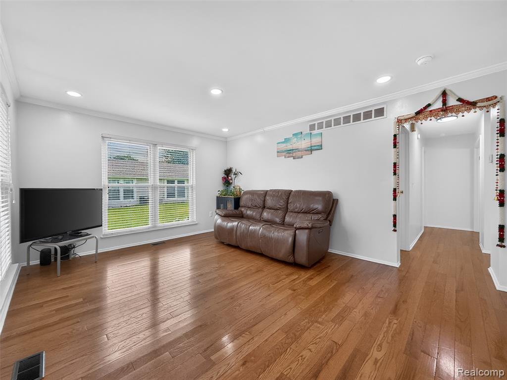 39613 Village Wood Lane, Novi, MI — Photo 11