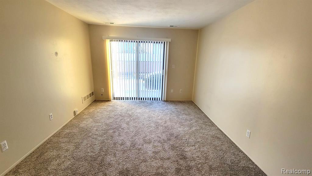 7369 MANOR Circle, 101, Westland, MI — Photo 7