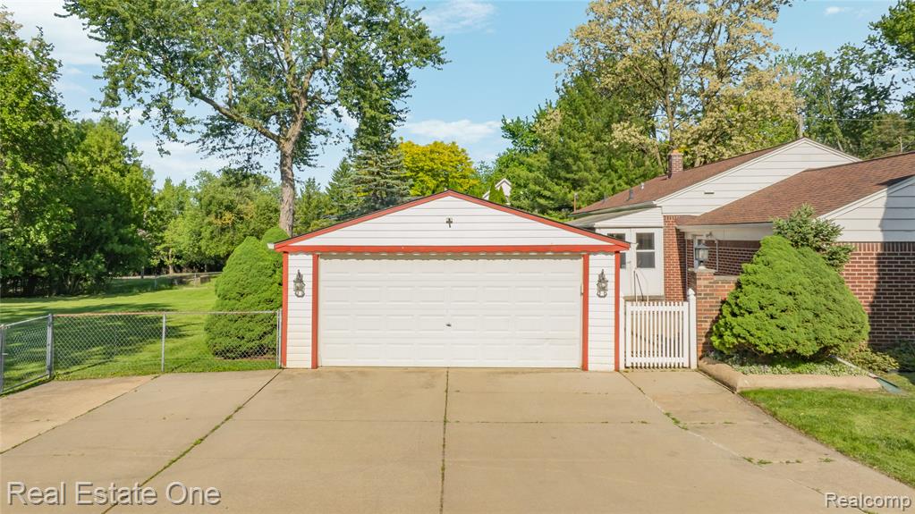 6740 Brockhurst Boulevard, West Bloomfield, MI — Photo 35