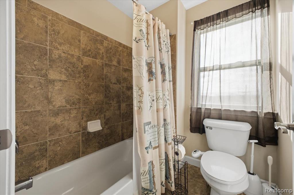 4930 E Stonegate Circle, Lake Orion, MI — Photo 32
