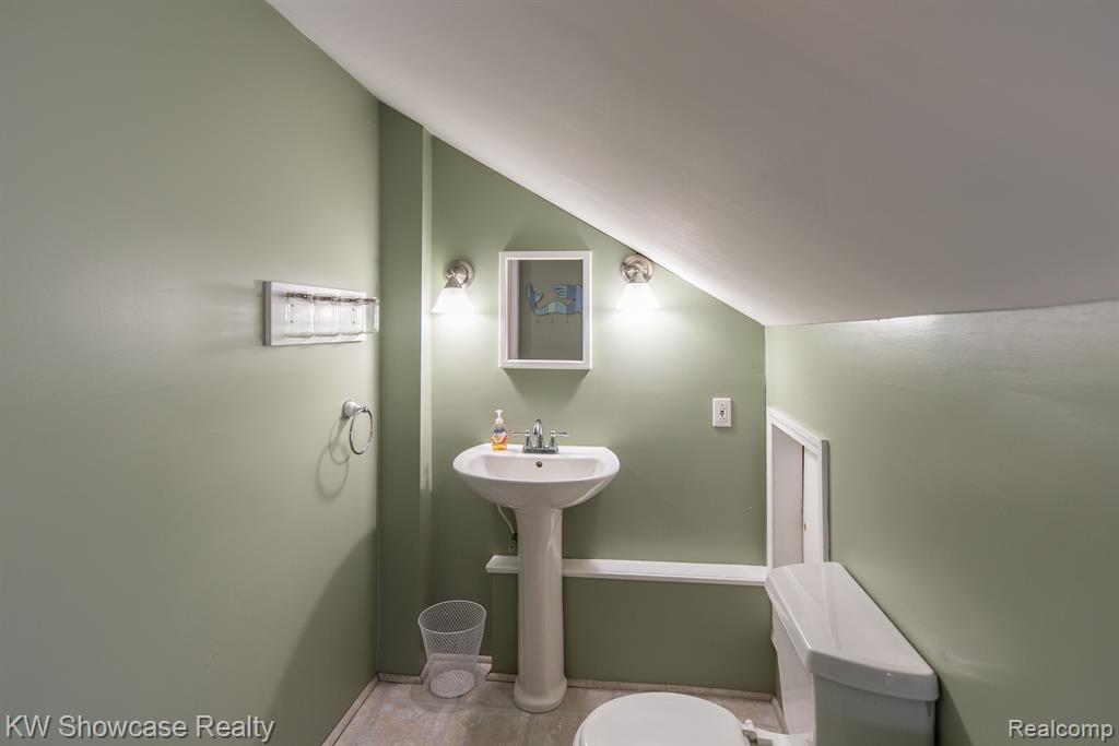 8665 Cooley Lake Road, White Lake, MI 48382 — Photo 24