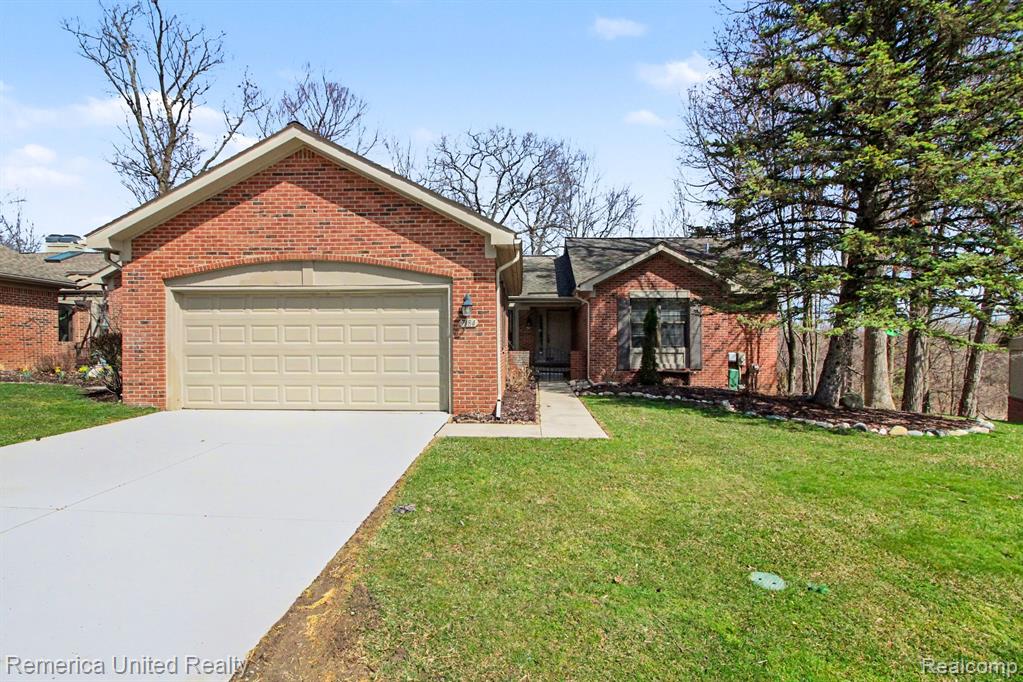 7184 Westchester Road, 125, West Bloomfield, MI — Photo 2