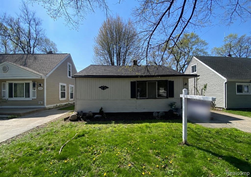 1236 E Evelyn Avenue, Hazel Park, MI 48030