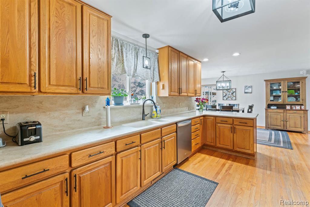 490 Rolling Oaks Drive, Howell, MI 48843 — Photo 20