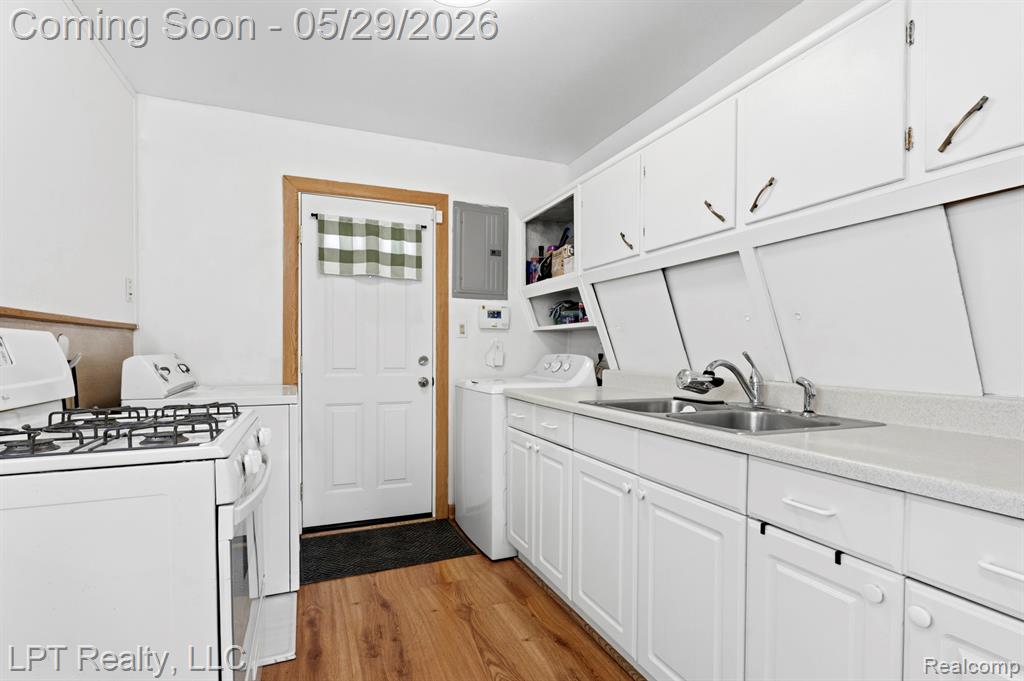 8032 Clippert Street, Taylor, MI 48180 — Photo 8