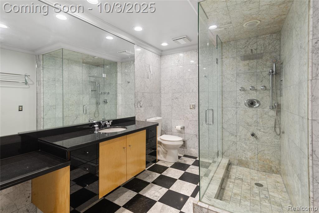5130 Lake Bluff Rd, West Bloomfield, MI 48323 — Photo 21