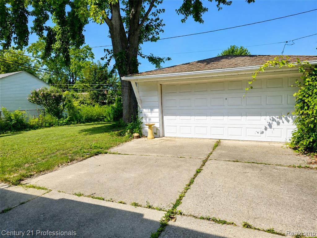 8563 Centralia Street, Dearborn Heights, MI 48127 — Photo 20