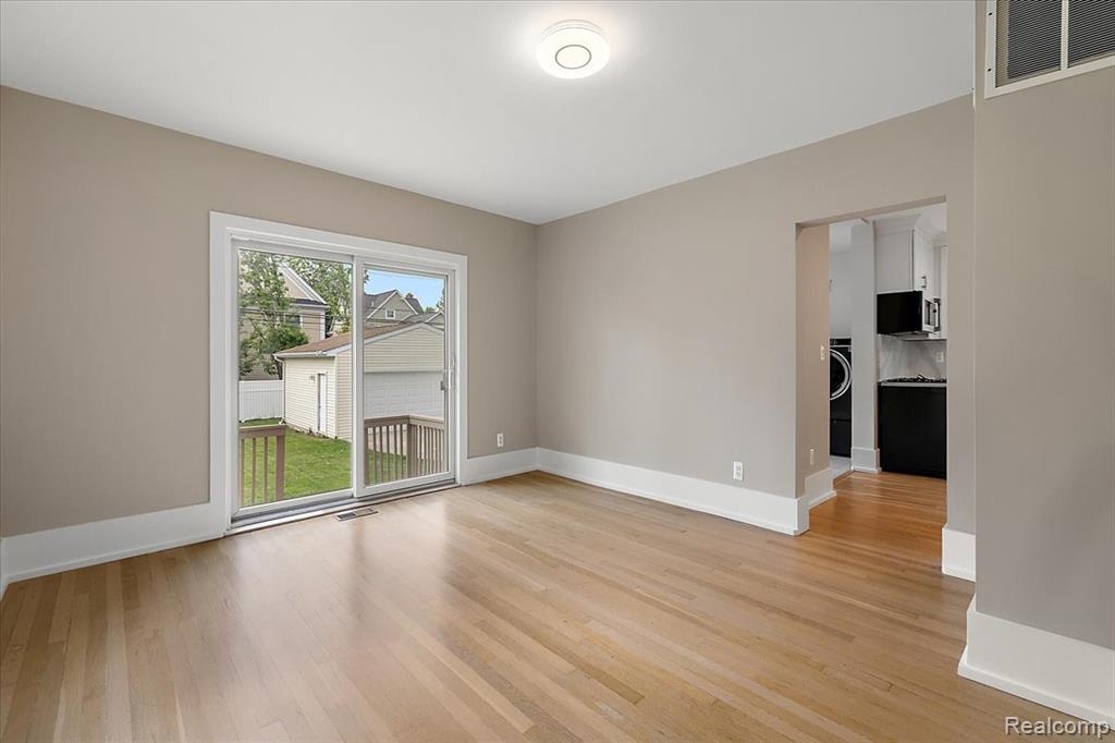 776 W LINCOLN Street, Birmingham, MI 48009 — Photo 12