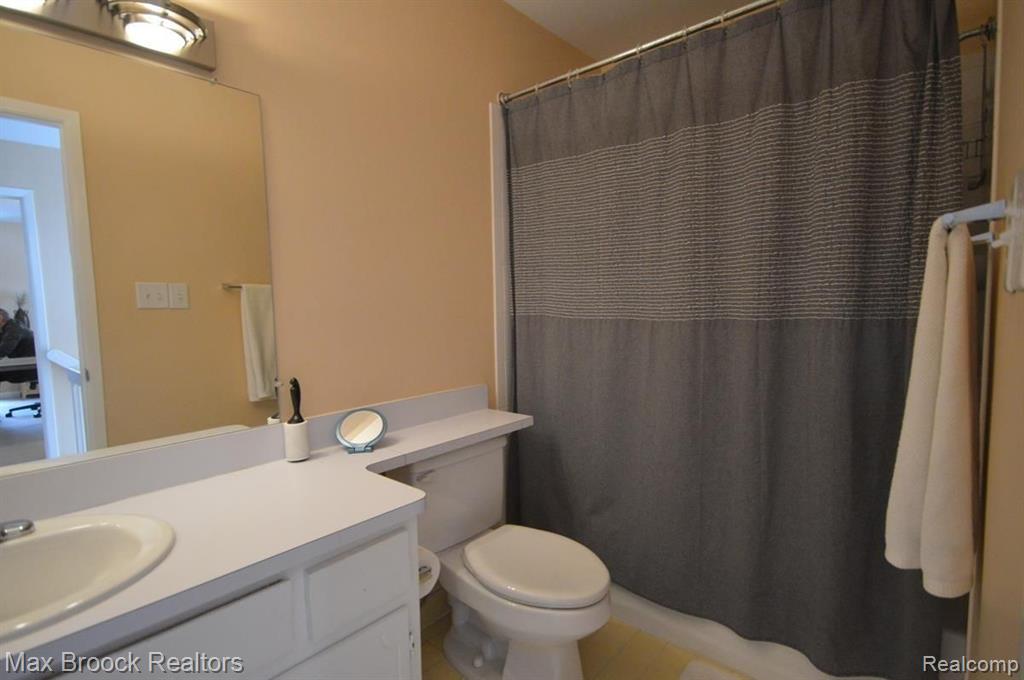 5305 FAIRWAY LN, West Bloomfield, MI 48323 — Photo 20