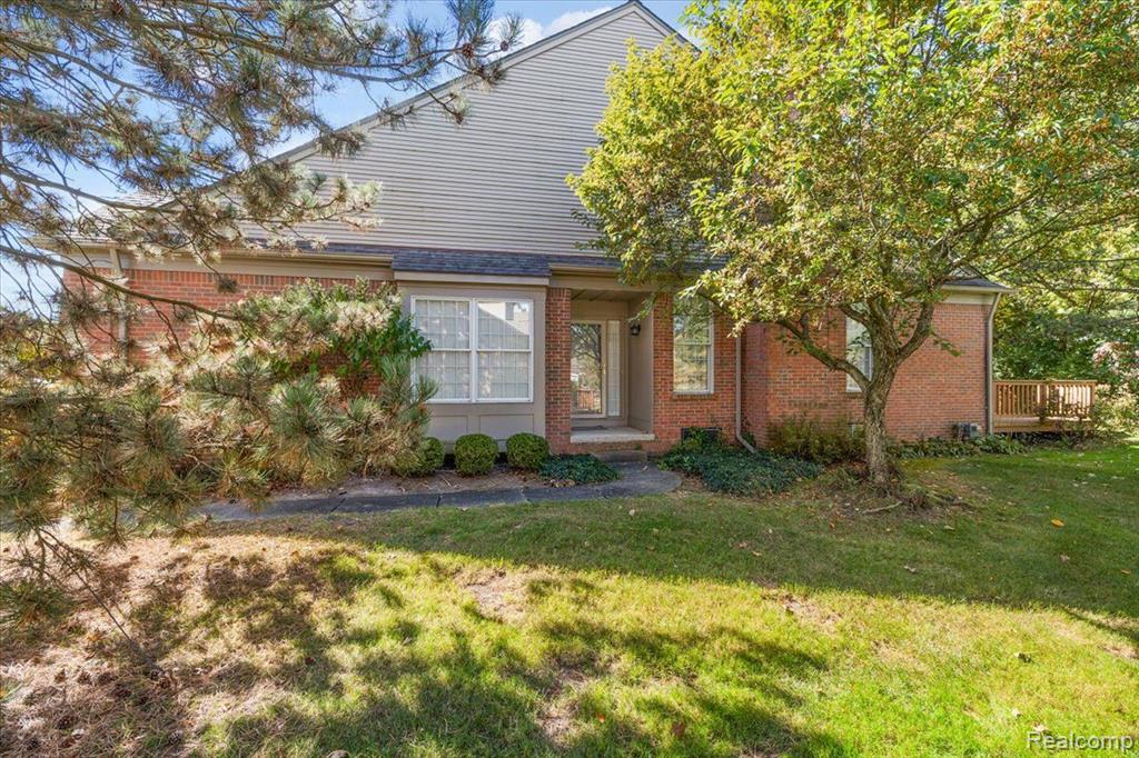 833 GARNET Court, Rochester, MI 48306 — Photo 4