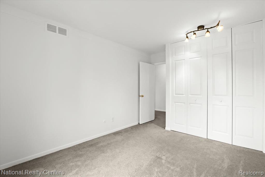 445 Fox Hills Drive N, 81, Bloomfield, MI 48304 — Photo 16