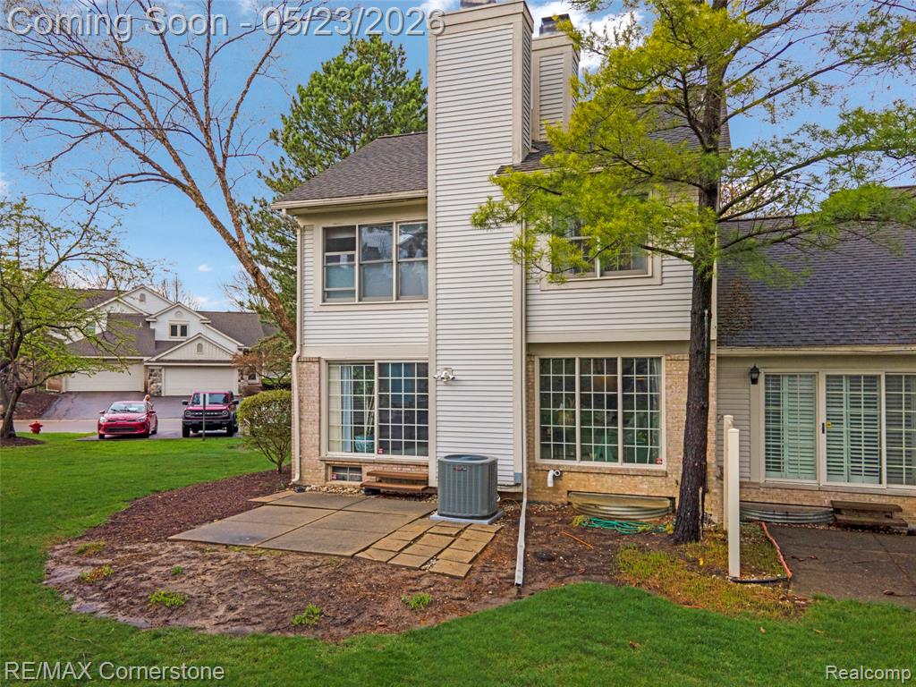 7632 Danbury Circle Circle, West Bloomfield, MI — Photo 31