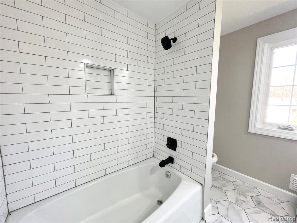 600 SEDGEFIELD Drive, Bloomfield Hills, MI 48304 — Photo 24
