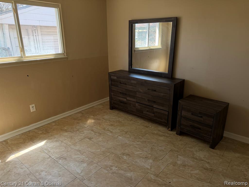 6198 MAYBURN Street, Dearborn Heights, MI 48127 — Photo 5