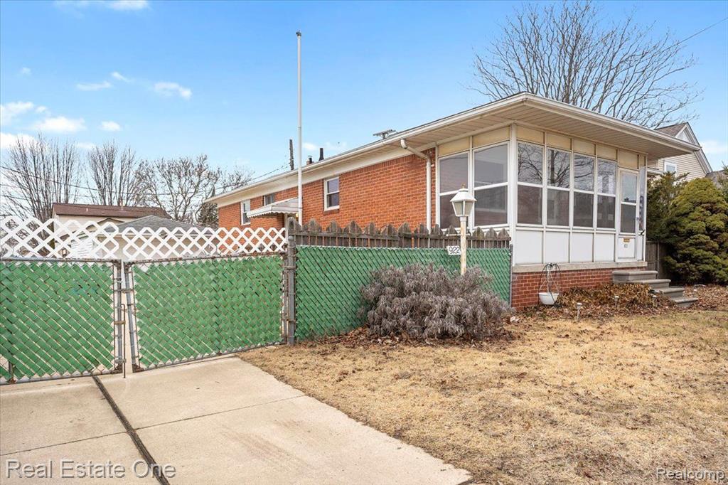 922 5TH Street, Wyandotte, MI 48192 — Photo 2