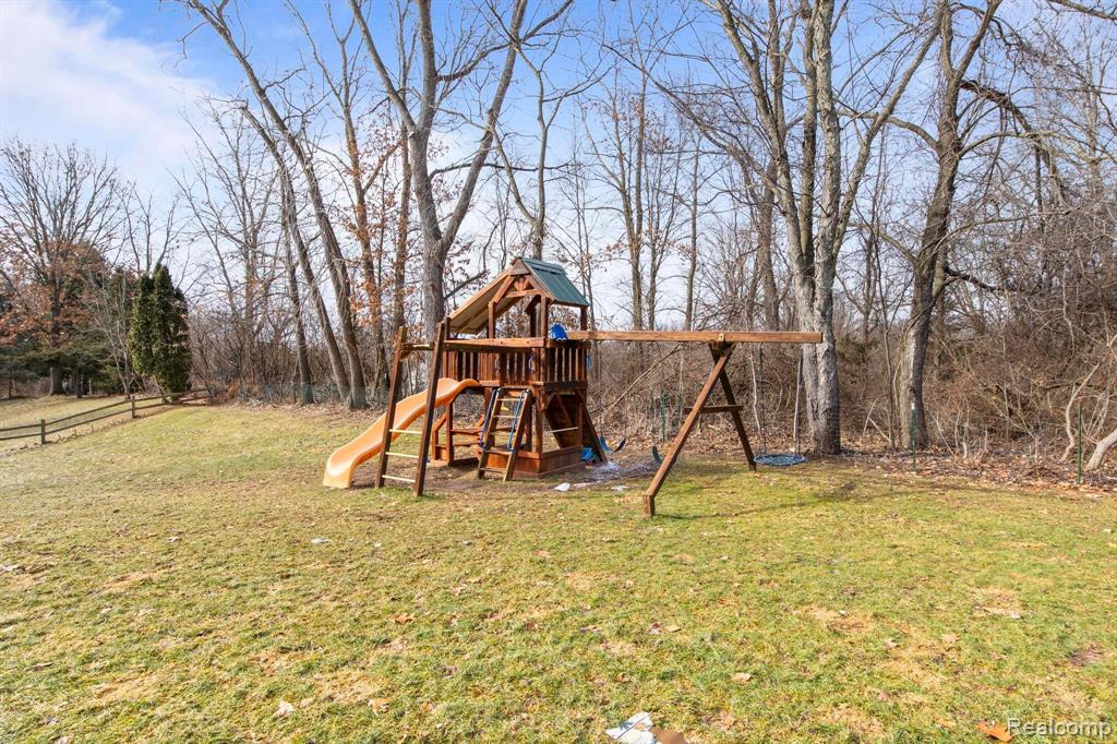 4025 PRESIDENTIAL Way, Highland, MI 48356 — Photo 20