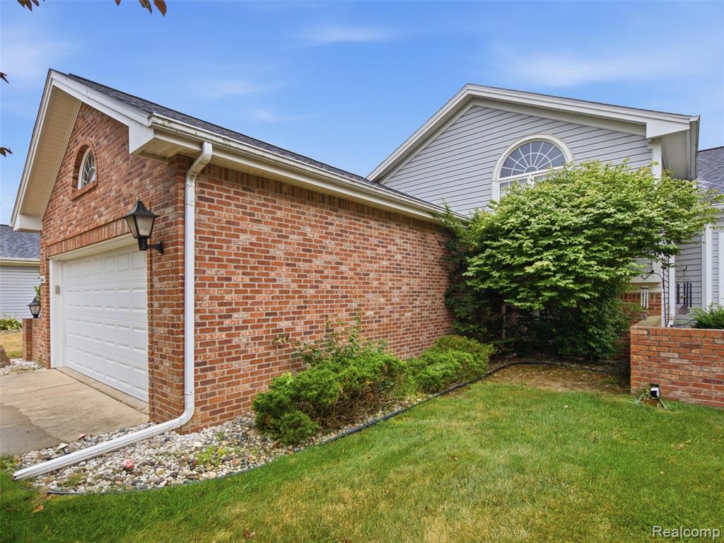 6346 Squire Lake Drive, Flushing, MI 48433 — Photo 18