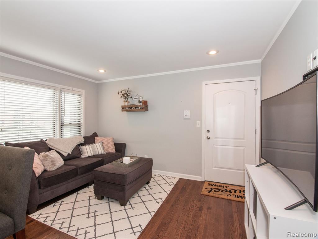 621 E Lincoln Avenue, Royal Oak, MI 48067 — Photo 4