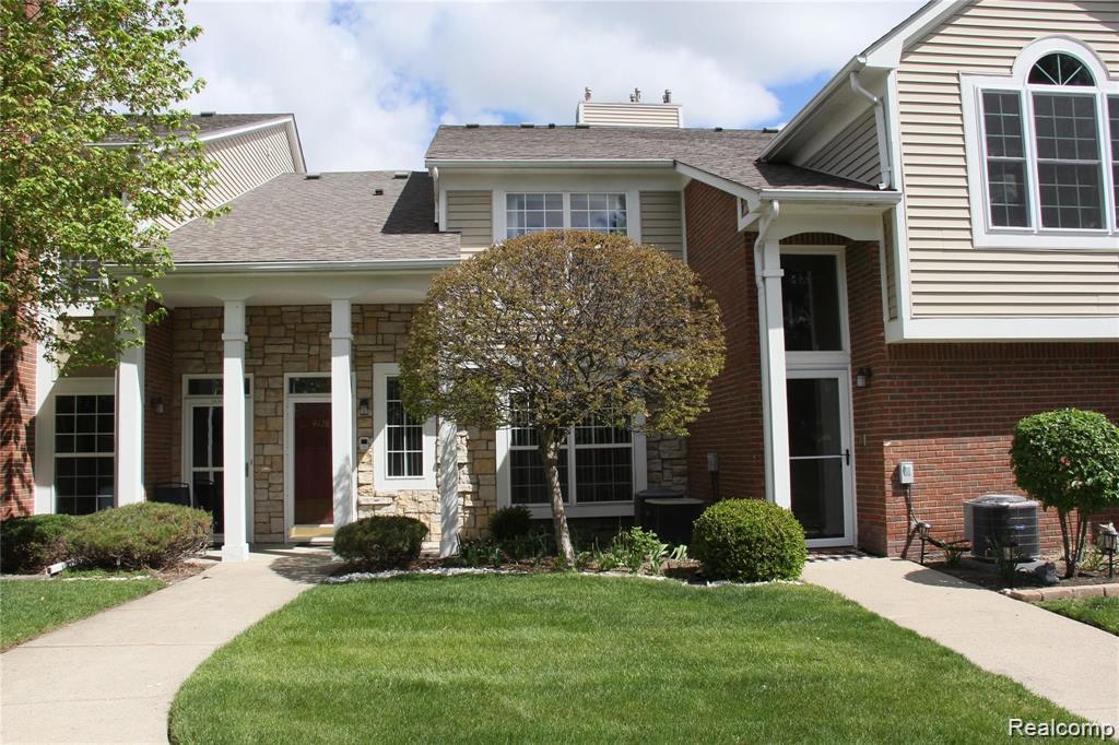 4428 Berkshire Dr, Sterling Heights, MI 48314 — front exterior