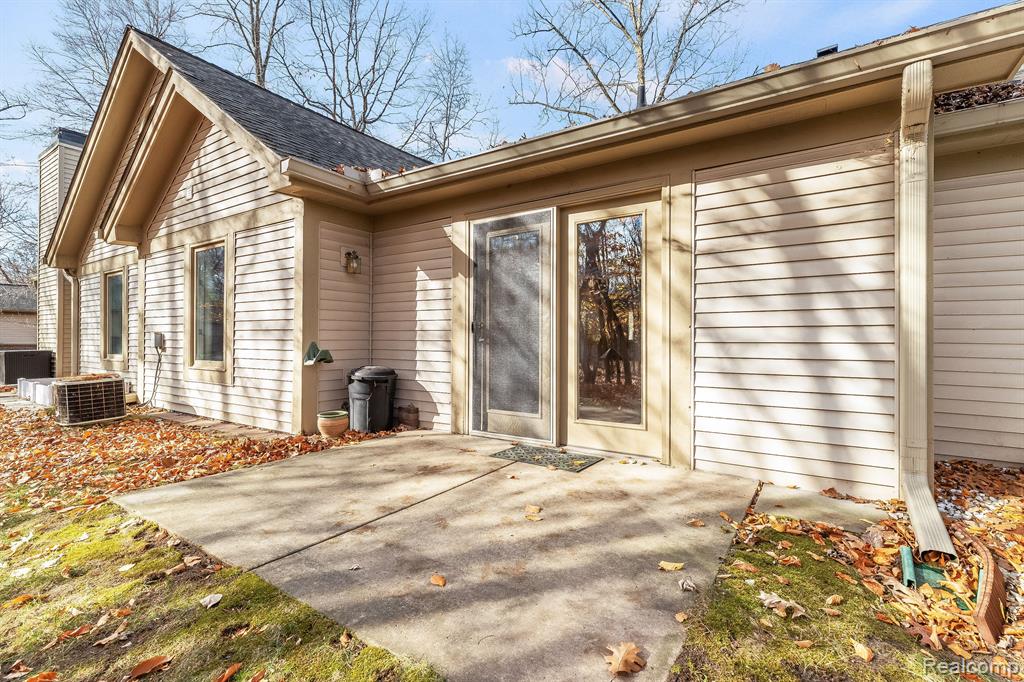 21334 MULBERRY Court, 50, Farmington Hills, MI 48336 — Photo 11