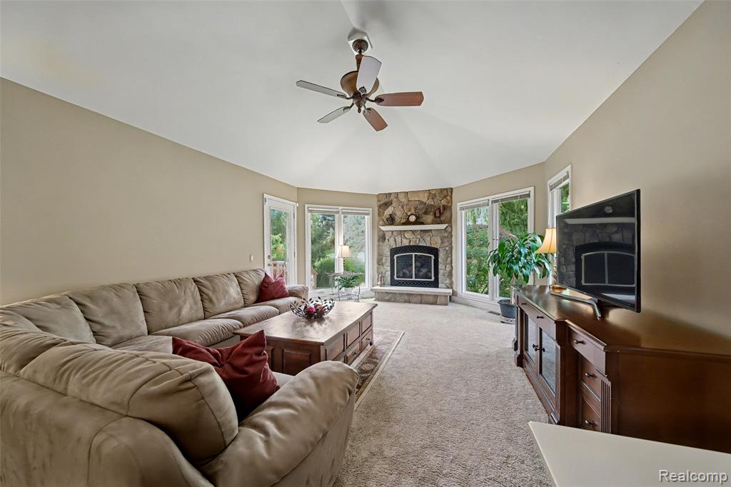 5893 Dawn Ridge Drive, Troy, MI 48098 — Photo 11