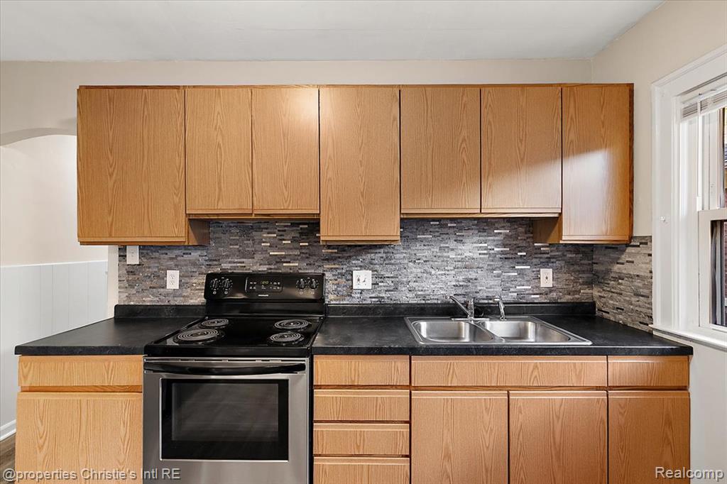 829 Beaconsfield Ave, Grosse Pointe Park, MI 48230 — Photo 16