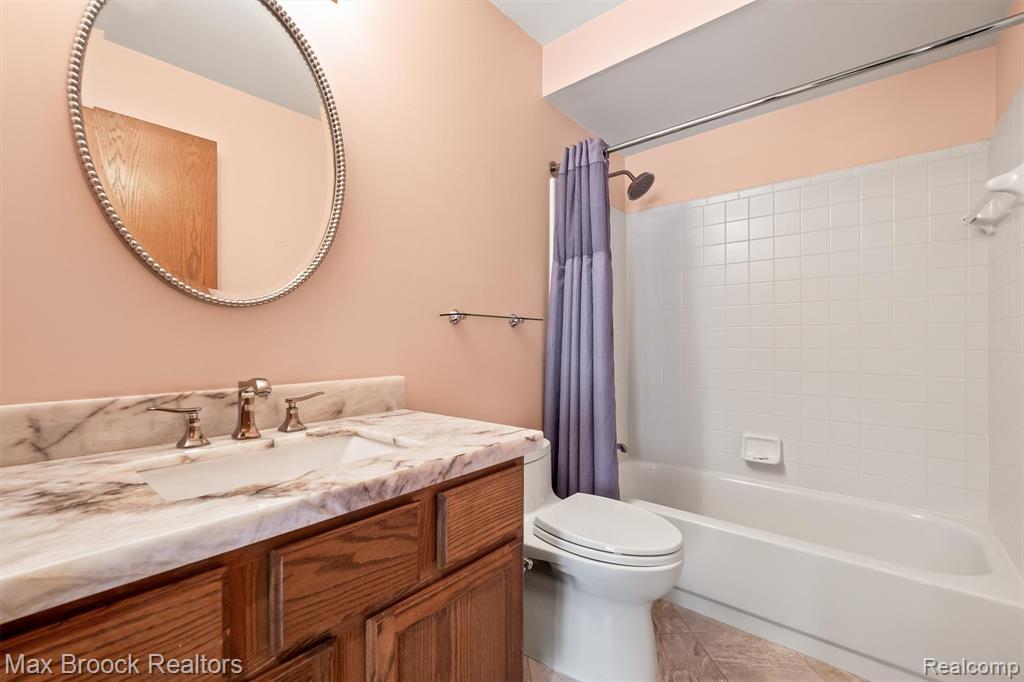 42738 Matthew Drive, 47, Sterling Heights, MI 48313 — Photo 18