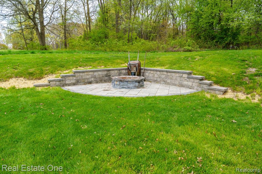9243 Sherwood Drive, Davisburg, MI 48350 — Photo 46