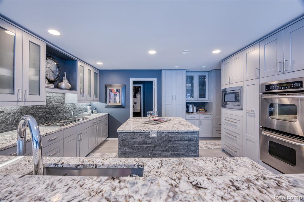 5292 Pond Bluff Drive, West Bloomfield, MI 48323 — Photo 29