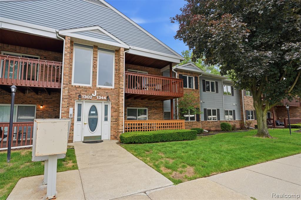 1326 Shoemaker Drive, 52, Westland, MI — Photo 2