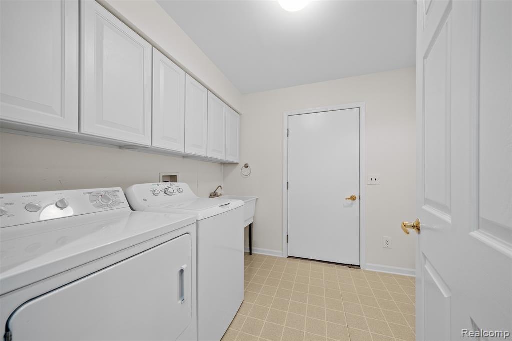 21425 Archwood Circle, Farmington Hills, MI 48336 — Photo 18