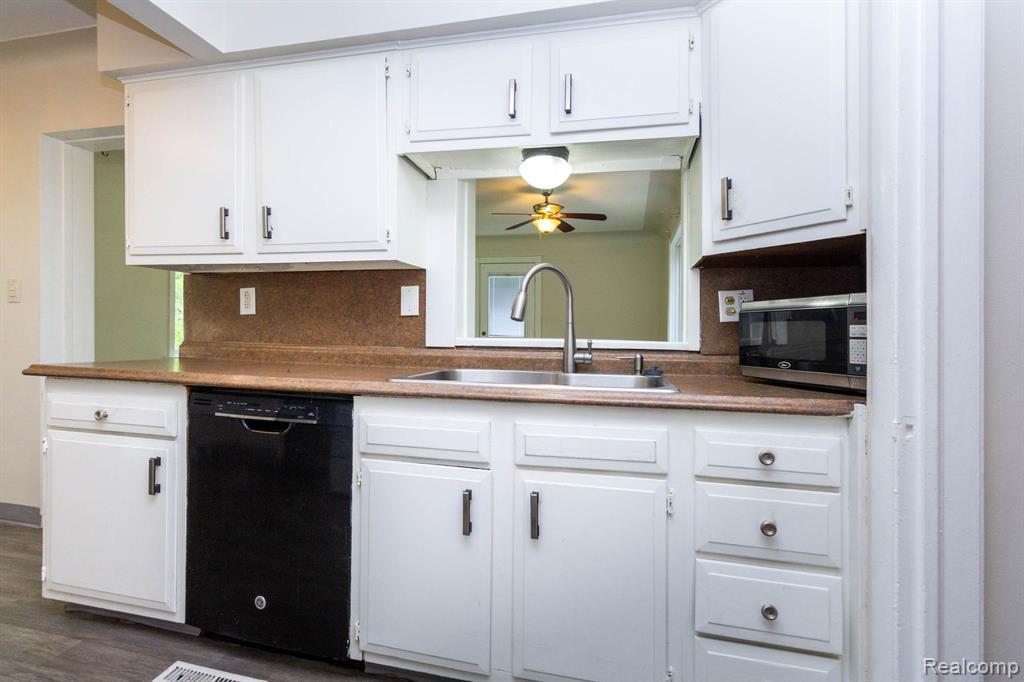 33627 Bock Street, Garden City, MI — Photo 13