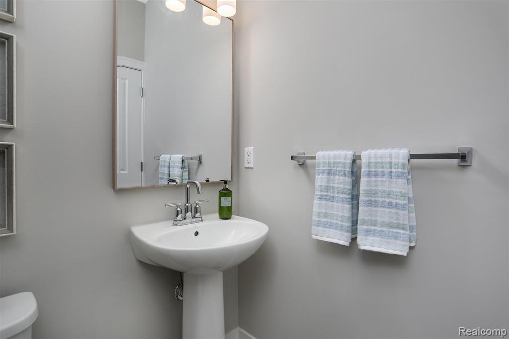 769 Canterbury Lane, Troy, MI 48085 — Photo 10