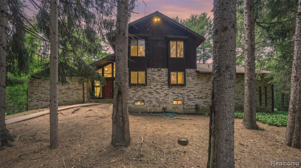 4565 Brookside Road, Fenton, MI 48430 — front exterior