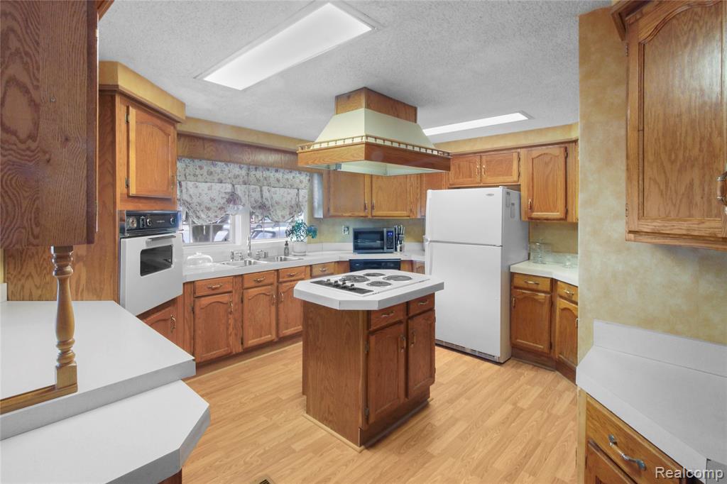 9078 W Timberview Drive, Newport, MI 48166 — Photo 13