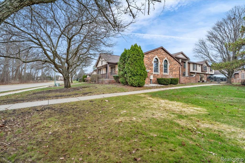 955 Woodlane Drive, 9, Rochester Hills, MI 48307 — Photo 34